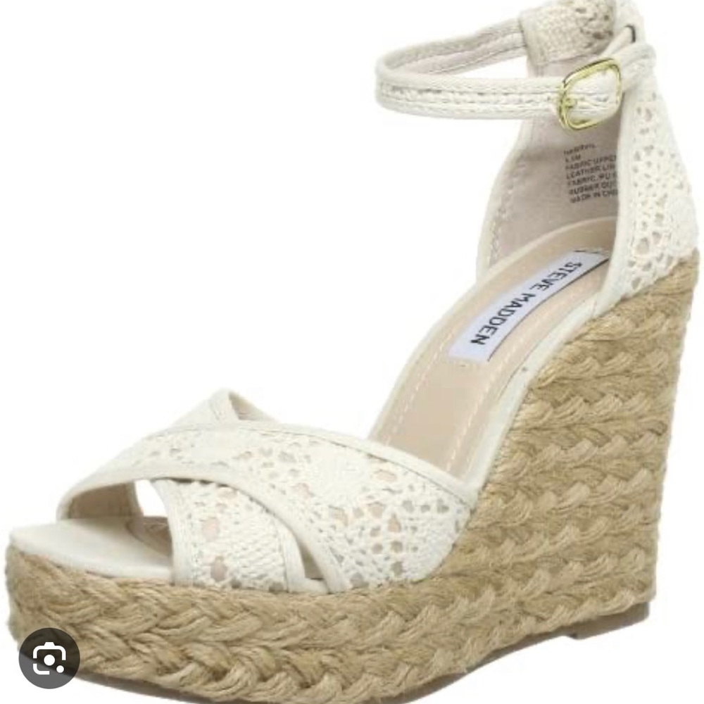 Steve Madden Marrvil wedges slightly worn.  Perfect for summer day outfits!